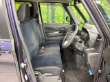 運転席まわりには十分なスペースがあり、大柄な方でもゆったり運転していただける環境です。