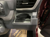 運転席と助手席には、回転式のインパネカップホルダーが装備されています。