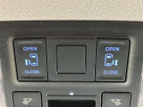 両側電動スライドドア