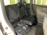 後席をはね上げれば、「もうひとつの荷室」が生まれます。