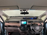 【前方視界】開放的な前方視界!運転がしやすく疲れにくいです♪窓が大きく、見通しがとっても良いおクルマですよ♪