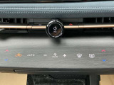 オートエアコンは、温度や風量を自動で調整してくれるため、運転に集中でき、疲労軽減にもつながります。また、車内の温度を一定に保つことで、結露やカビの発生を防ぐ効果もあります。