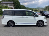 狭い駐車場でも、スライドドアならチャイルドシートへのお子さまの乗降や荷物の積載もスムーズ。