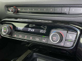 左右独立温度コントロールフルオートエアコンです。運転席、助手席それぞれで独立して温度設定ができます。冷え性の方が乗っても安心ですね♪