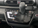 操作が簡単なシフトレバーですのでストレスなく運転が出来ますよ!