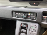【eコンスイッチ】低燃費運転をサポートするECONモード。スイッチをONすると、エンジンやトランスミッション、A/Cなどを協調制御し、燃費の向上に貢献。エコドライブの効果を高めます。