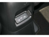 後席で使えるUSBの給電端子がついています。