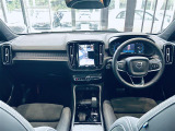 XC40 ウルトラ B4 AWD ダークエディション 4WD 4WD サンルーフ