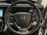 運転にかかわる様々な操作を安全に行えるように視点移動が少なく操作性に配慮されたスイッチ類が凝縮されたコクピットです。
