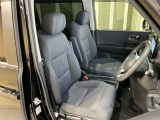 運転席は電動シート付です。細かな動きでドライバーに合わせたポジションを設定できます。