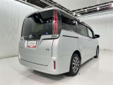 広々とした車内空間に優れた燃費性能。更にデザインも上質で人気のお車です!