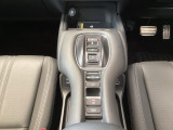 停車中にブレーキペダルを踏み続けなくてもブレーキ保持ができるオートマチックブレーキホールド機能もついております。