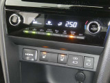 【オートエアコン】車内温度を感知して自動で温度調整をしてくれるのでいつでも快適な車内空間を創り上げます!どの席に座っても快適なドライブが楽しめます♪