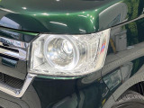 【LEDヘッドライト】悪天候や夜間走行時も良好な視界を確保し安心して運転できる高輝度LEDヘッドライトを装備!点灯速度が早く、消費電力も抑えられています。