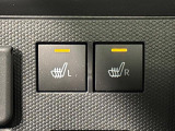 寒い日のドライブを快適にする運転席&助手席シートヒーターが付いてます。その隣にはアクセサリーソケット(12V/120W)も装備されています。