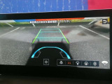 まるで車両の下が透けて見えるような映像で、路面の凹凸や落下物の回避をサポートしてくれるインビジブルフードビューです!映像を確認しながら死角となる直前の障害物もスムースに回避。接触などを未然に防ぎます!