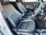 運転席シート廻りは使用感も少なく、良好な状態となっています。前オーナー様が丁寧に使っていたことがよくわかりますね。