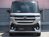 天井も両サイドも真っ直ぐなBOX型のボディだから、頭上も肩まわりも余裕たっぷり。開放感のあるリラックス空間で、運転中の動作もラクラクです。