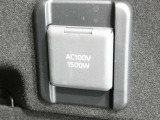 災害時にも安心。家庭用電化製品が使用できるAC100V、1500Wのコンセント付きです。