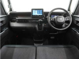 ◆インテリアパネル◆視界広々で非常に運転しやすくロングドライブでも疲れを感じさせないすっきりとまとまったインパネ周りです。