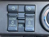 両側電動スライドドアのスイッチ付です。車内からもスイッチひとつで楽にドアの開閉が可能です。電動なので開閉時に力を使う必要がなく、半ドアになることもありません!