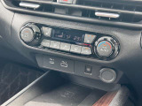 「ステアリング&前席シートヒーター」装備。人間が温かく感じる部位を効果的に温めてくれます。