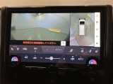【パノラミックビューモニター】映像で、見づらい車両周辺の確認をアシスト。クルマを真上から見ているような映像を表示。 運転席から確認しにくい車両周囲の状況を把握。