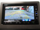 バックカメラの画像です。ガイドラインがスムースな車庫入れをサポートいたします。車庫入れの安心感がアップしますね。