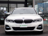 BMW在庫保有台数常時100台以上!ご来店の際はBMW本店(厚木市下荻野140-1)にご来店ください!弊社自慢の全天候型ショールーム!BMW在庫保有台数常時100台以上ございます!