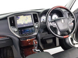 使いやすさや安全性を追求したステアリング周り!高級車ゆえにスイッチ類が多いのも特徴ですね!考え尽くされた配置ですぐに使いこなす事が出来ますのでご安心下さい!是非、体感してみて下さい!!