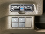 Hondaセンシング用の、VSA(ABS+TCS+横滑り抑制)解除スイッチなどはハンドルの左側に装備しています。その上にETCがついています。高速道路の料金所の通過も楽々です。