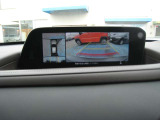360&deg;ビュー:全方位を確認できて駐車も安心です。