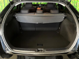 積み下ろしのしやすいデッキにはたっぷりと荷物を積み込んでいただけます。遊びから仕事まで、様々なシーンで頼れます♪
