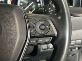 【レーダークルーズコントロール】ミリ波レーダーが車間距離を測って設定車速内で車速に比例した車間距離を保ちながら追従走行する装置で近づきすぎたときは自動でブレーキし、離れすぎたときには自動増速もする。