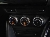 車内を快適に、オートエアコンを装備しています。