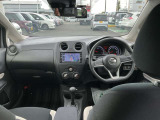 ドライバーのかたと助手席のかたが座るシートです。実際お座りいただくのが、分かりやすいと思います。お気軽にご来店ください!