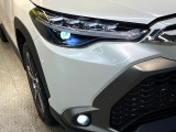 【LEDヘッドライト】悪天候や夜間走行時も良好な視界を確保し安心して運転できる高輝度LEDヘッドライトを装備!点灯速度が早く、消費電力も抑えられています。