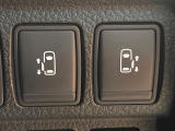 【両側パワースライドドア】スマートキーや運転席のスイッチで後席両側スライドドアの開閉が可能♪電動だから力を入れてドアを開ける必要が無く、小さなお子様でも簡単に開け閉めでき快適です♪