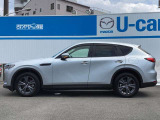 ダイナミックな走りを予感させるロングノーズ&ショートデッキのプロポーション。 FR骨格だからこそ描けるプレミアムな美くしさ。足元をスポーティに引き締める純正アルミホイール。