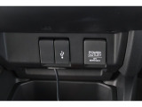 スマートフォンなどの音楽再生が可能なUSB接続ジャック装備車両です♪♪♪