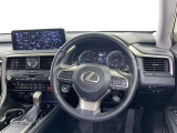 上質で落ち着いた印象のインパネ。視界も広々で運転しやすいです。