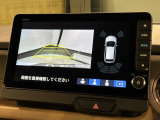リバースギアに入れるだけで後方の表示へ切り替わります。夜間や雨の日の駐車も楽になりますよ。