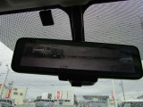 バックミラーには車両後部のカメラ画像を映す事が出来ますが録画機能は有りません。