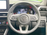 インテリアに合わせたデザインのステアリングは、運転される方のことも考え、運転しやすい形状、大きさです。是非一度、実際に触ってお確かめください。