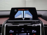 パノラミックビューモニター付きです。車両を上から見たような映像をディスプレイオーディオ画面に表示。運転席からの目視だけでは見にくい、車両周辺の状況をリアルタイムでしっかり確認できます。
