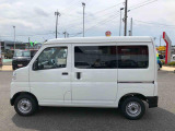納車前にはプロのメカニックが点検、整備を行いますので安心してお乗り頂けます。