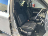 運転席まわりです。運転席からの視界が左右に広く隅々まではっきりと見渡せます!クルマの前端も把握しやすく安心して運転できます!