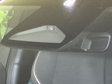 【トヨタセーフティセンス】走行中に前方の車両等を認識し、衝突しそうな時は警報とブレーキで衝突回避と被害軽減をアシスト。より安全にドライブをお楽しみいただけます。