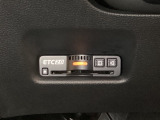 ハンドルの左下にETC2.0がついています。高速道路の料金所の通過も楽々です。 カードの取り出しもしやすい場所についています。