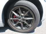 お車のお洒落も足元から!アルミホイール装備でバッチリ!